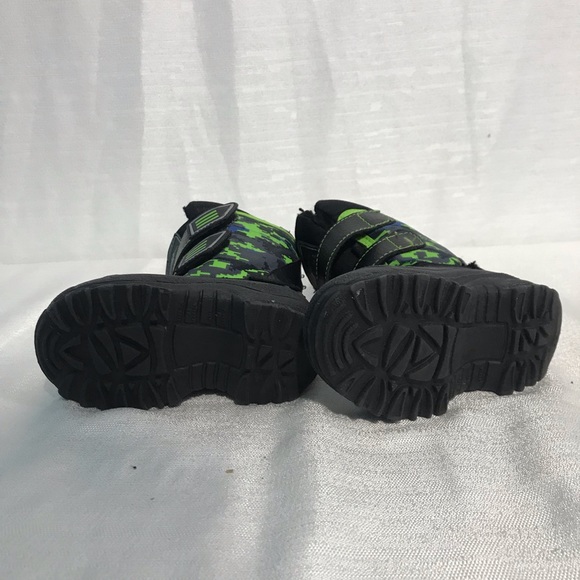 Boys Youth Size 3 Arctic Tracks Hawks Boots Light-Up In Back Waterproof - Picture 11 of 13